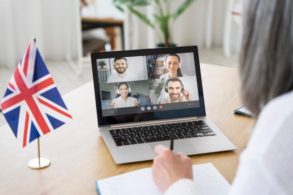 WHAT DO UK ADMISSION OFFICERS REALLY LOOK FOR? 1 UK ADMISSION OFFICER