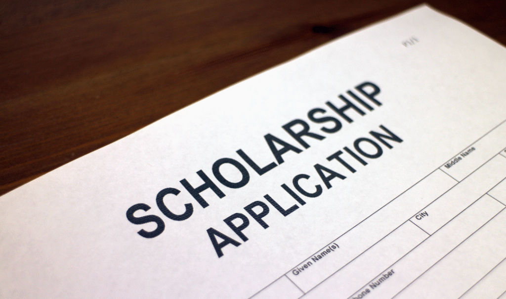 UK vs US Admissions: What’s the Real Difference (and Which One’s for You)? 7 Scholarships